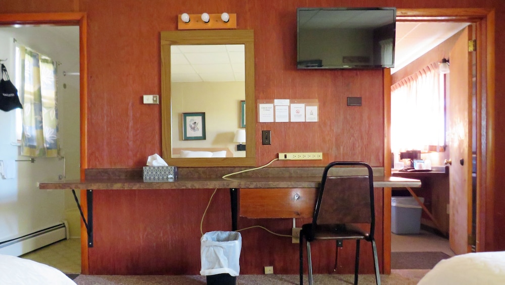 Indianhead Ironwood Motel - photo 21