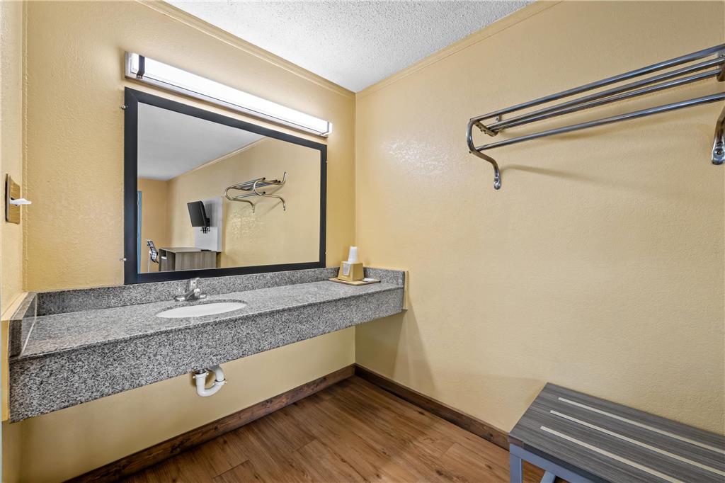 Econo Lodge Charlotte Airport Area - photo 21