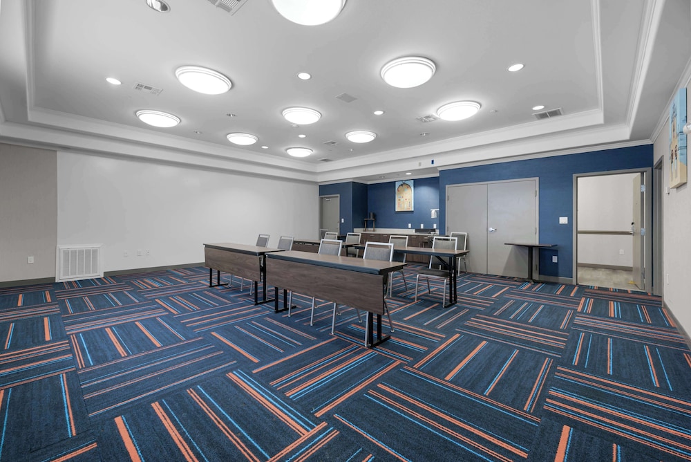 Hampton Inn Seguin - photo 64