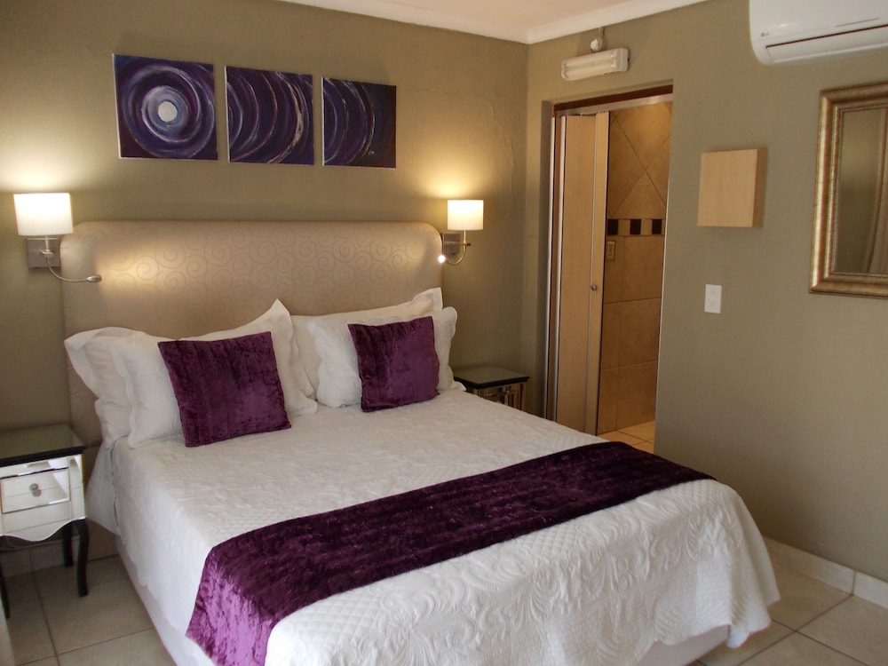 Homestay Travel Guest House — 4-Star Luxury Hotel in Roodepoort, South Africa