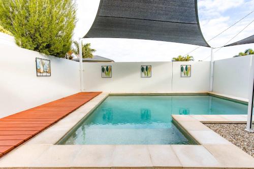 Golden Beach Family Home with Pool — 4-Star Luxury Hotel in Golden Beach, Australia