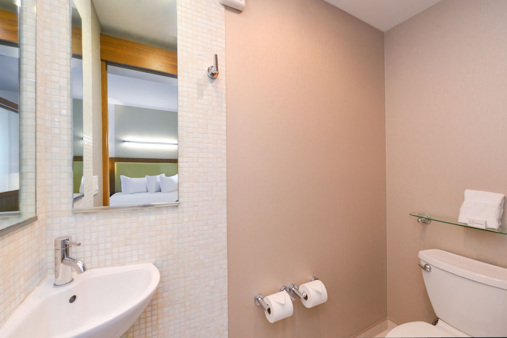 SpringHill Suites by Marriott Kingman Route 66 - photo 25