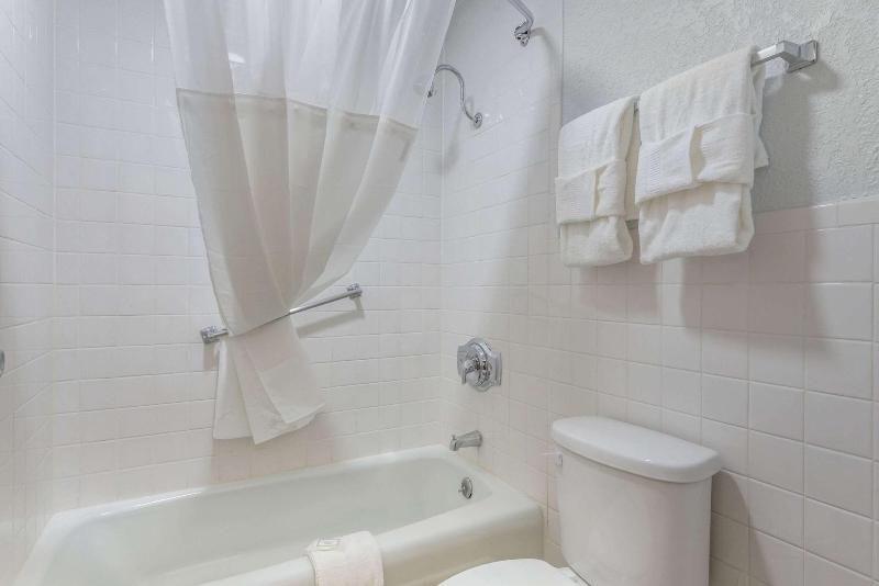 Suburban Studios Pueblo North - photo 27