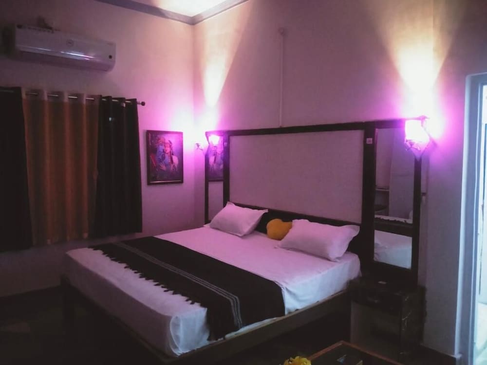 Eastern Gate Homestay — 4-Star Luxury Hotel in Khajuraho Group Of Monuments, India