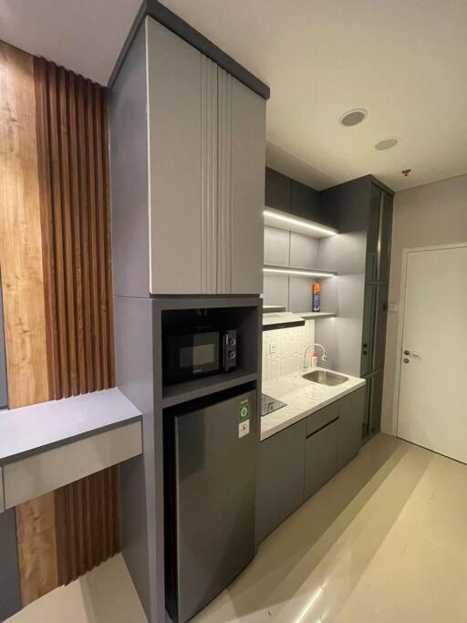 Apartment Vittorio Wiyung 1br Surabaya Wifi Smtv by Ash — 4-Star Luxury Hotel in Surabaya, Indonesia