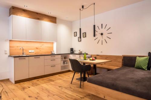 Luisl Hof Apartment Herbae — 4-Star Luxury Hotel in Cornaiano, Italy