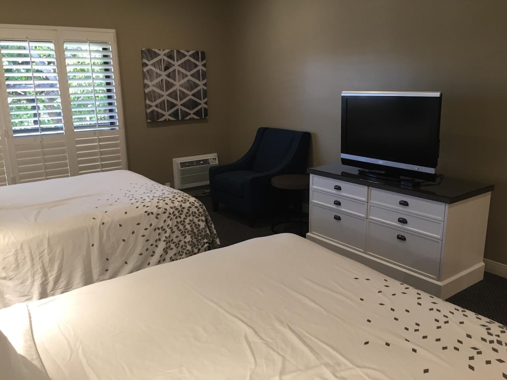 Pacific Shores Inn on Pacific Beach - photo 19