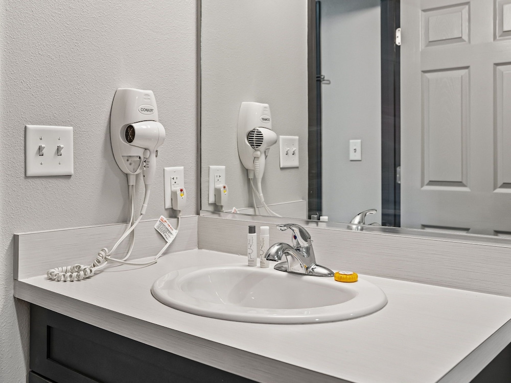 Baymont by Wyndham Ocala Suites - photo 35