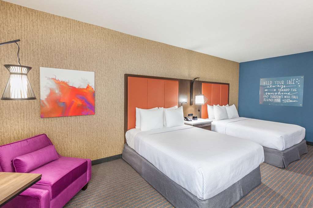 La Quinta Inn & Suites by Wyndham Houston East at Sheldon Rd - photo 9