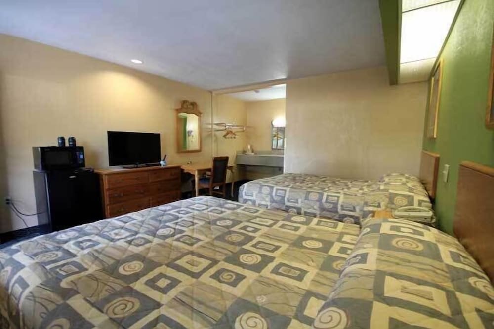 Holiday Terrace Motel - photo 18