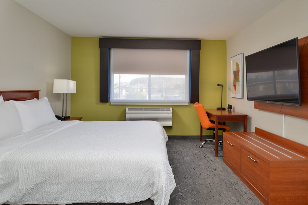 Holiday Inn Express Suites Farmington - photo 37