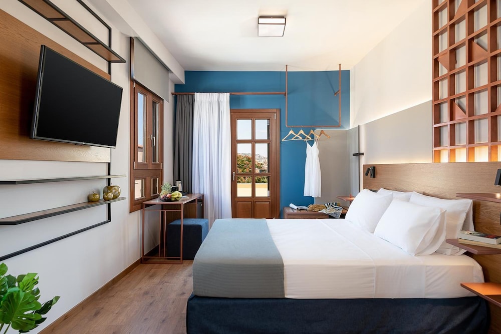 Camere Maritima - carbon neutral hotel in Chania