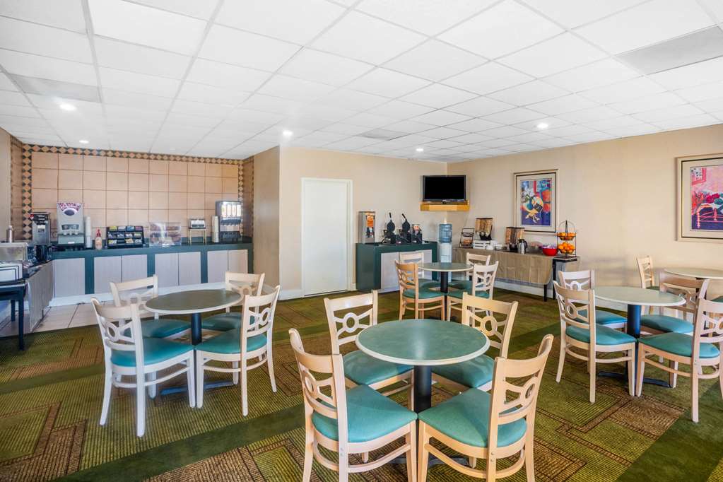 Days Inn by Wyndham Del Rio - photo 52