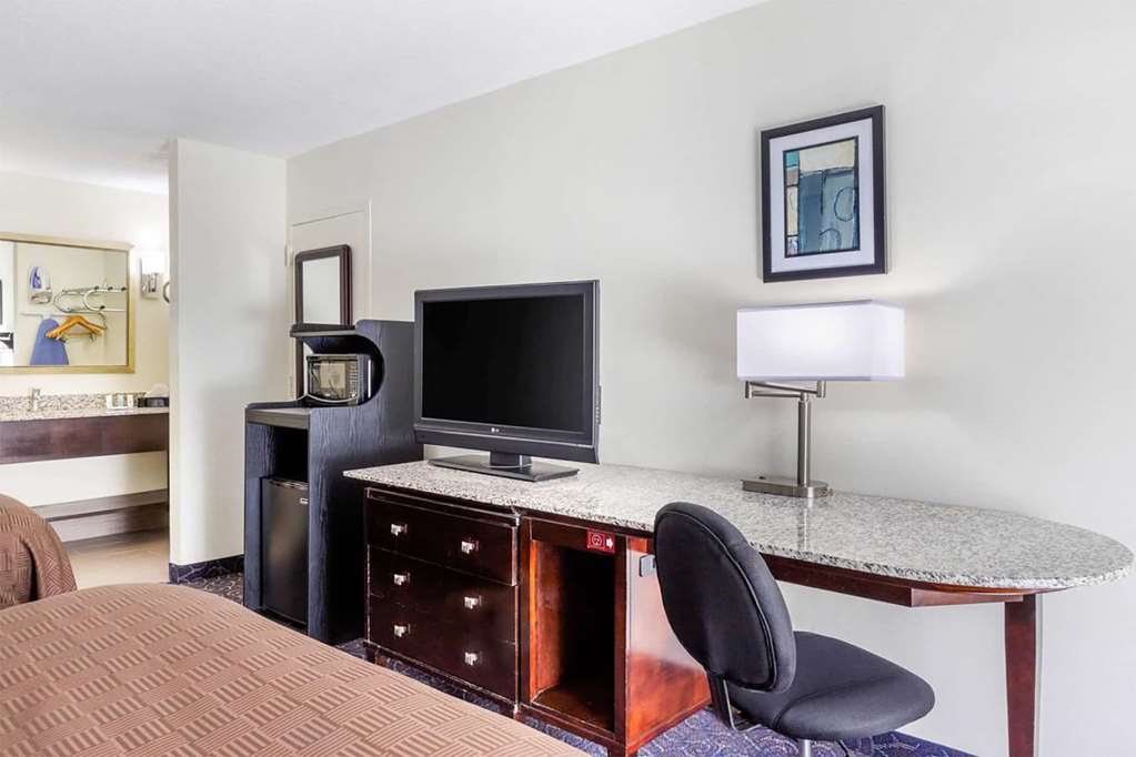Days Inn and Suites by Wyndham Oxford - photo 20