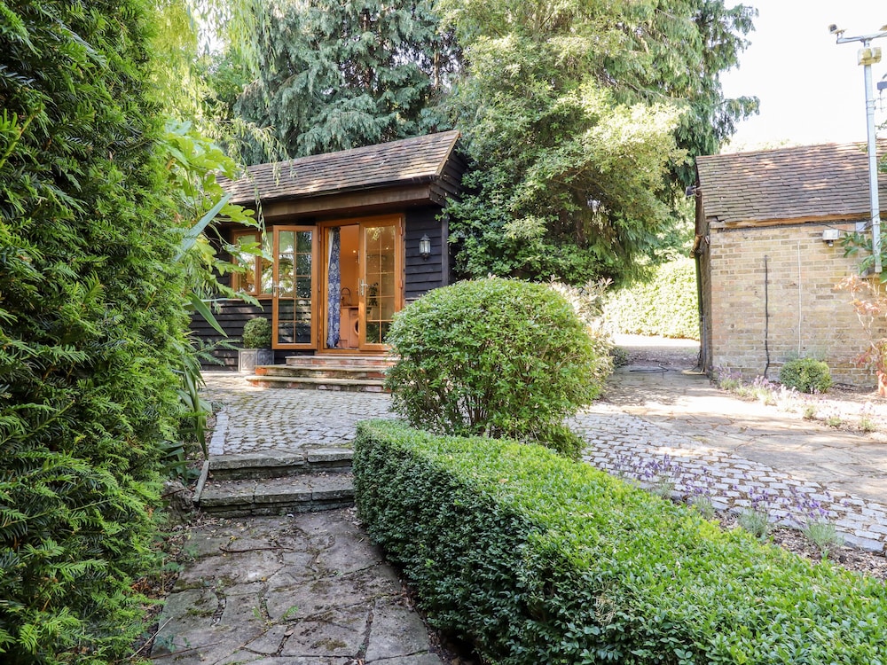 Willow Cottage — 4-Star Luxury Hotel in Dartford, United Kingdom