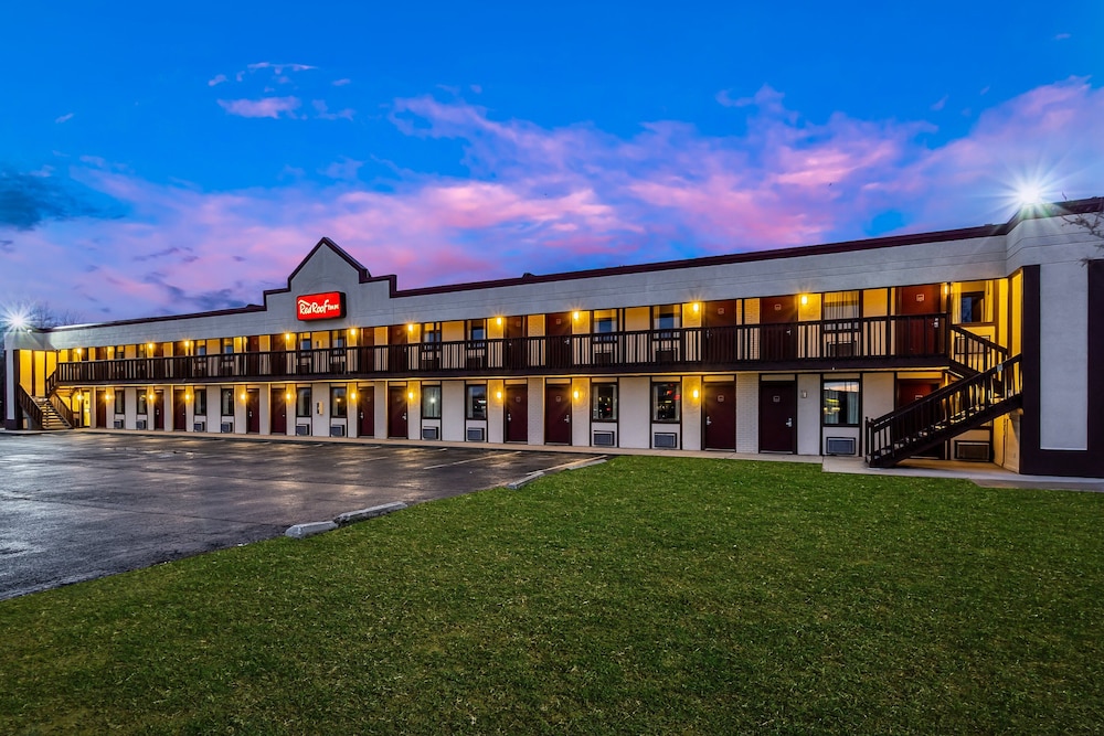 Red Roof Inn Scottsburg - photo 21