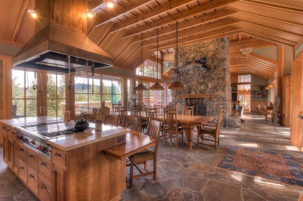 Luxury Northstar Palace w Hot Tub & Games - photo 31