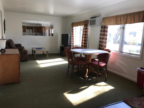 Exit 5 Motel and Cottages - photo 51