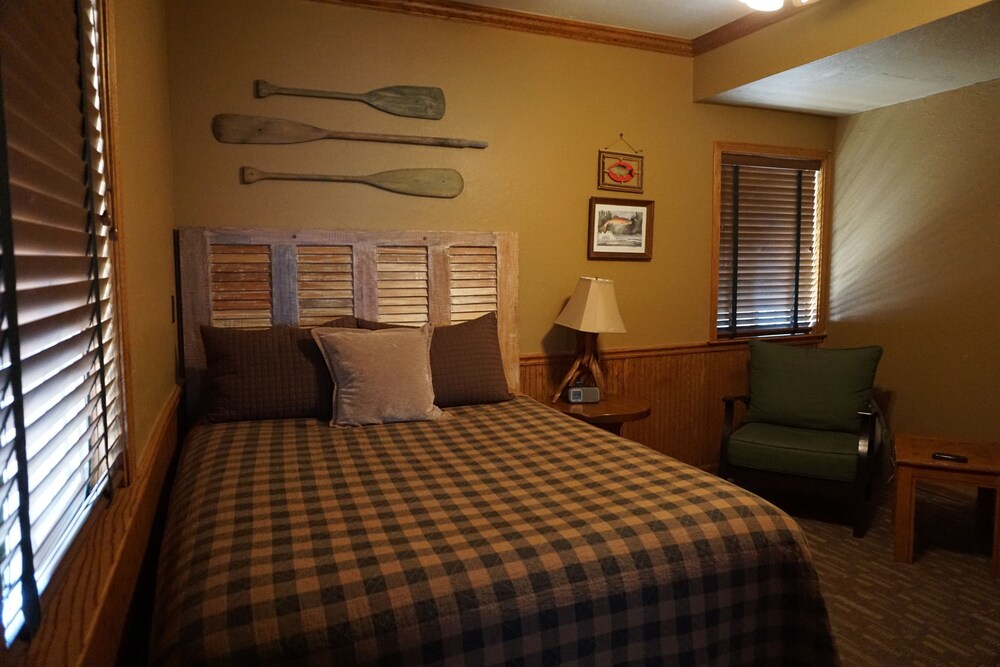Shaver Lake Village Hotel - photo 19