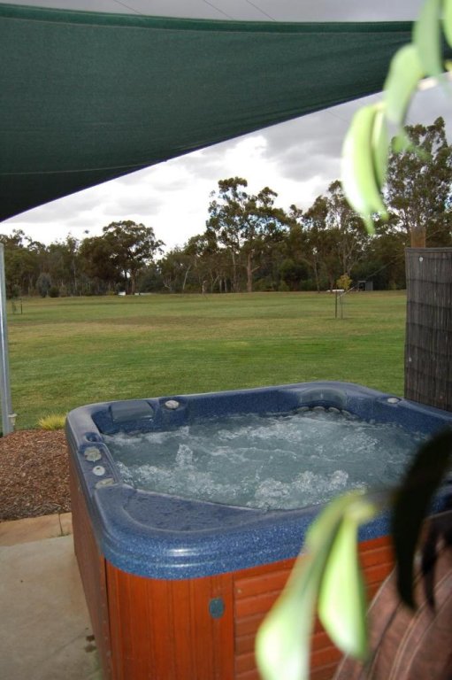 Goolwa Spa & River Retreat - carbon neutral hotel in Echuca