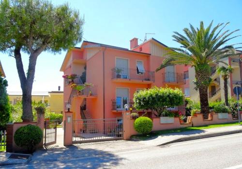 PATRIZIA Vicino al centro con 3 camere e posto auto — 4-Star Luxury Hotel in Numana, Italy