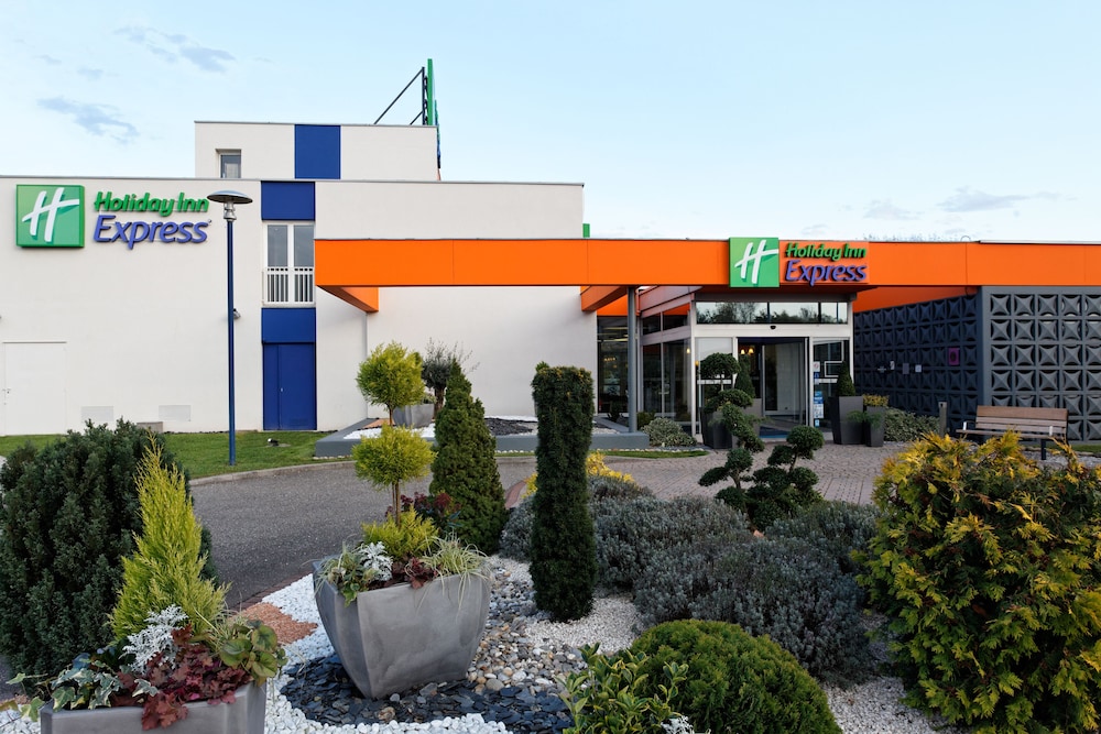 Holiday Inn Express Strasbourg Sud by IHG — hotel in Geispolsheim