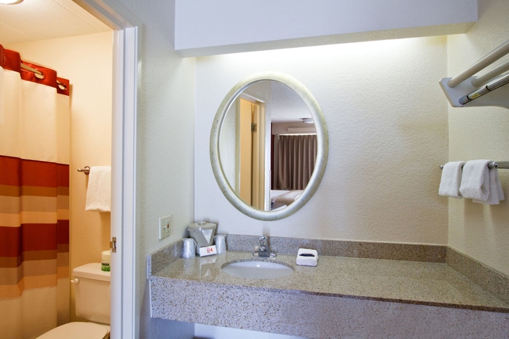 Red Roof Inn Huntington - photo 26