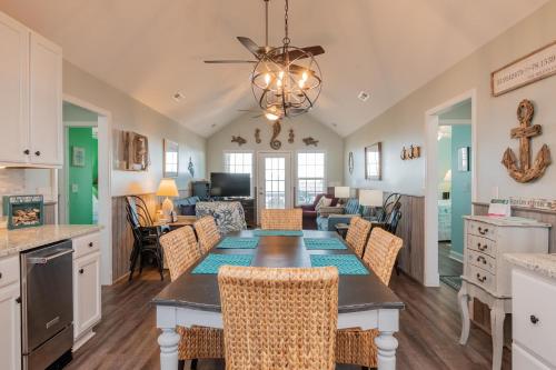 Sherrys Paradise by Oak Island Accommodations - photo 16