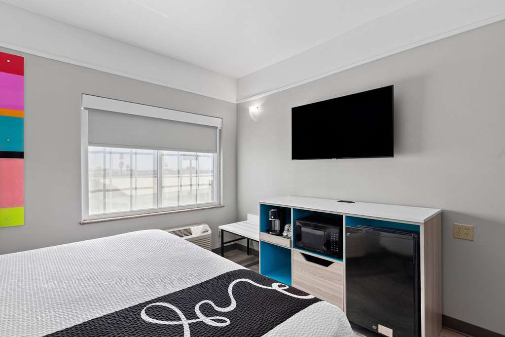 La Quinta Inn & Suites by Wyndham Raymondville - photo 49