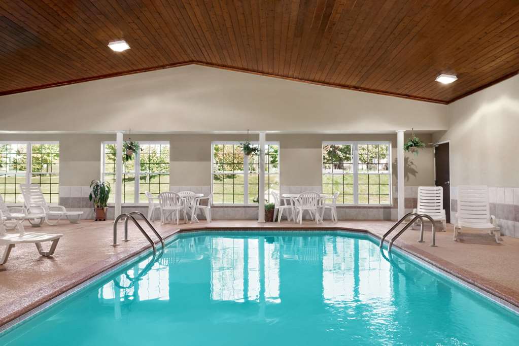 Ramada by Wyndham Elizabethtown - photo 4