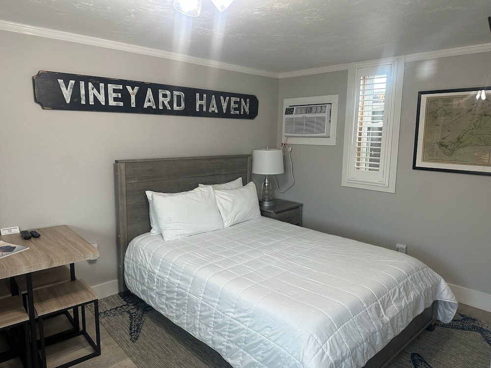 Vineyard Harbor Motel Private Beach — hotel in Vineyard Haven