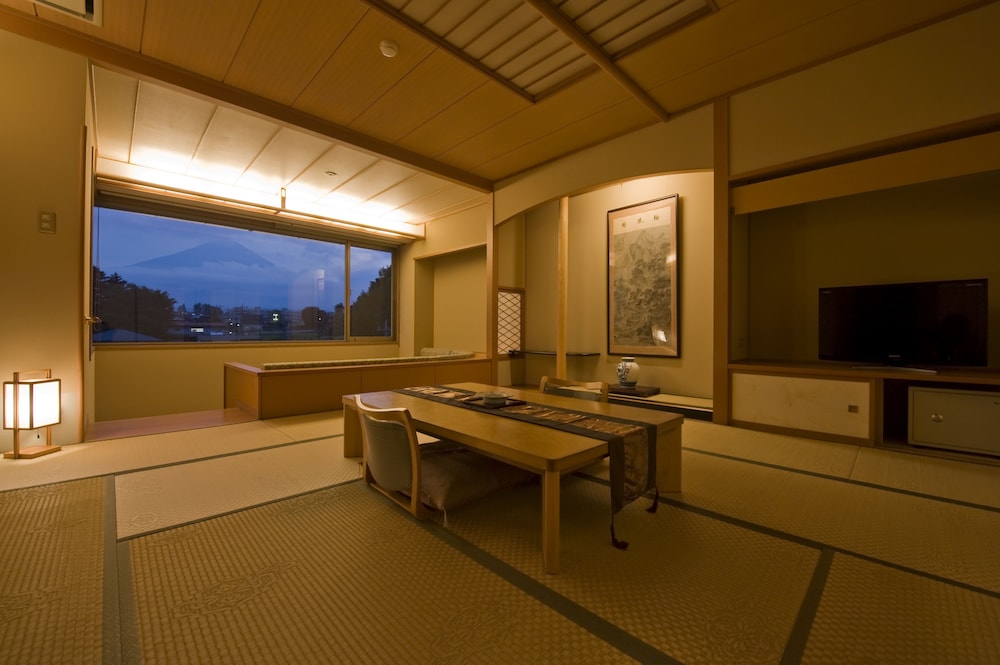 Ooike Hotel in Fujikawaguchiko, Japan