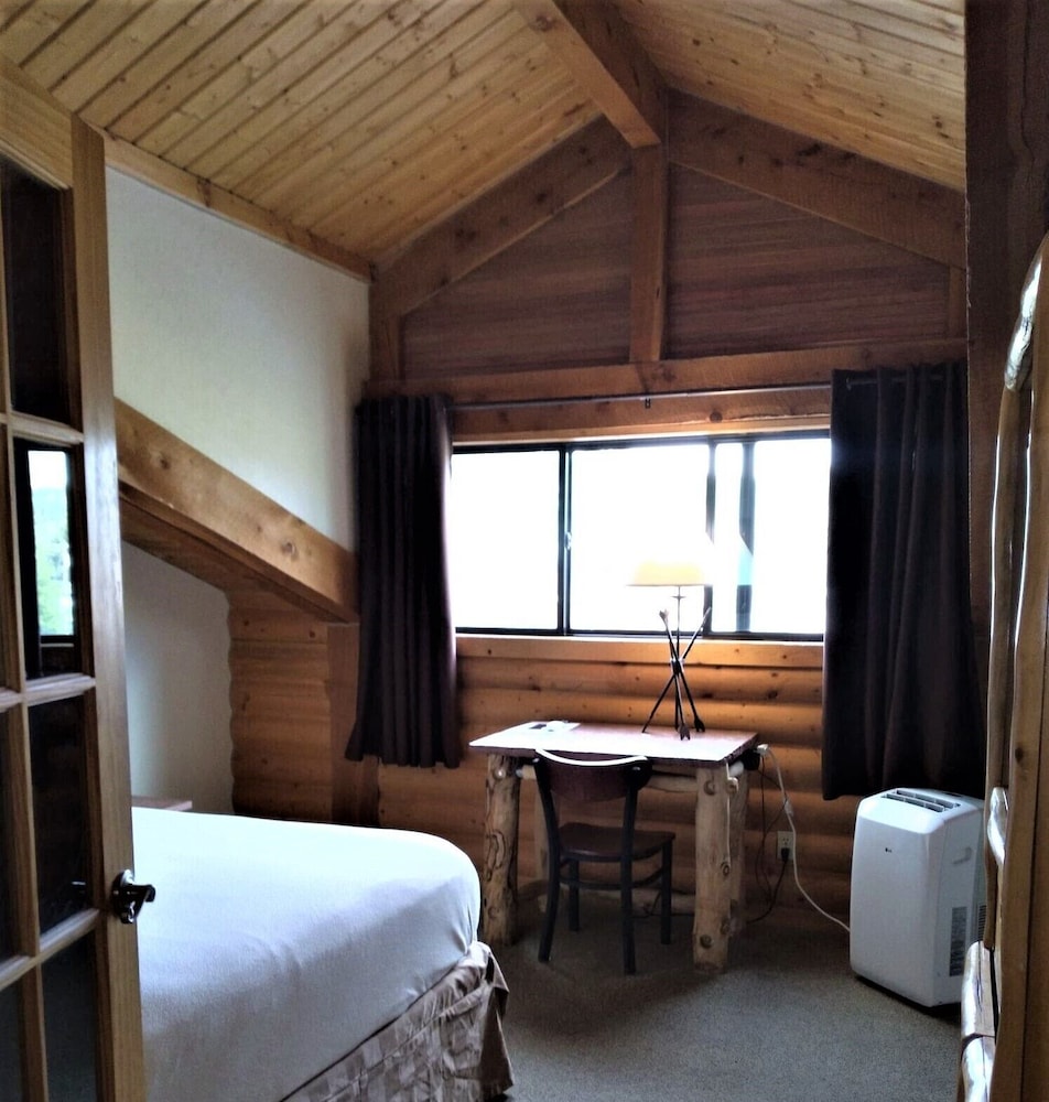 The Boulder Creek Lodge - photo 11