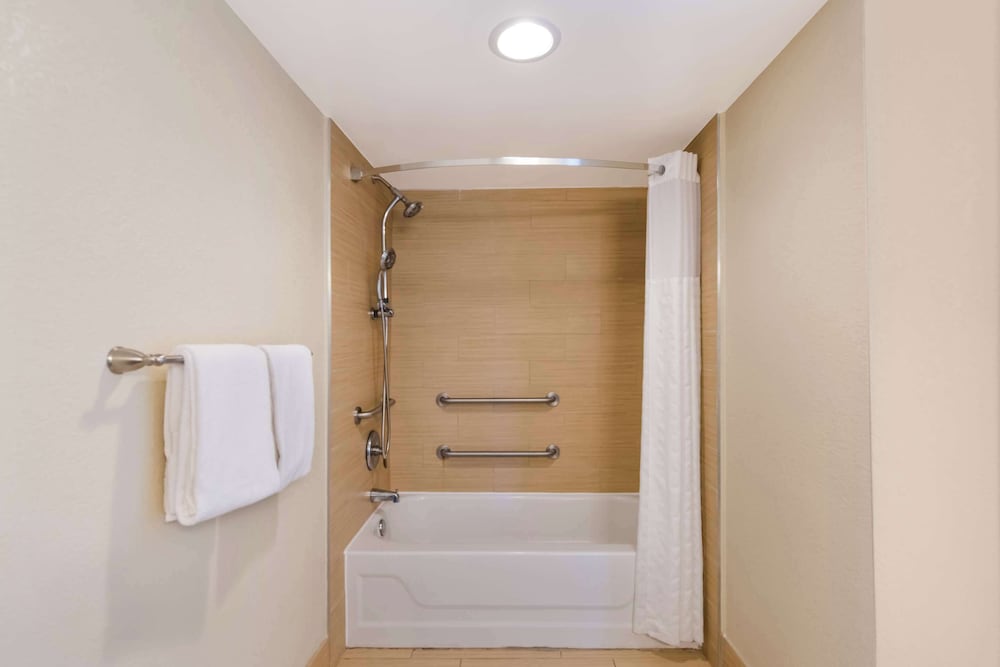 Comfort Inn South Oceanfront - photo 32
