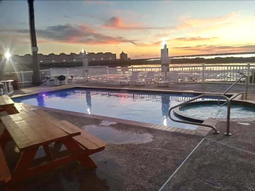 Blue Bay Inn & Suites - photo 60