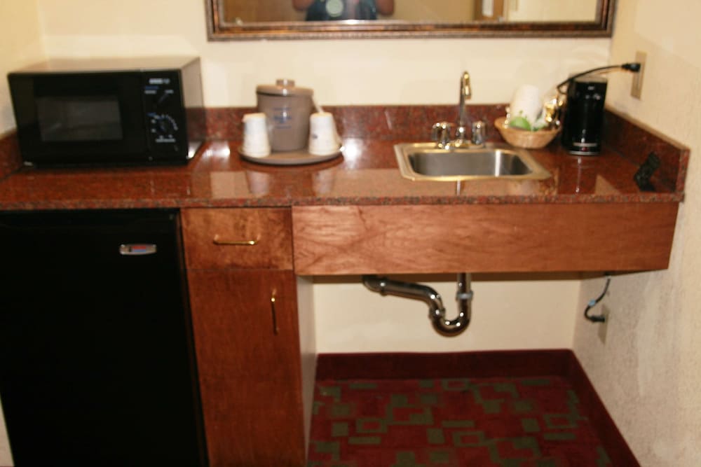 Hampton Inn Canton - photo 28