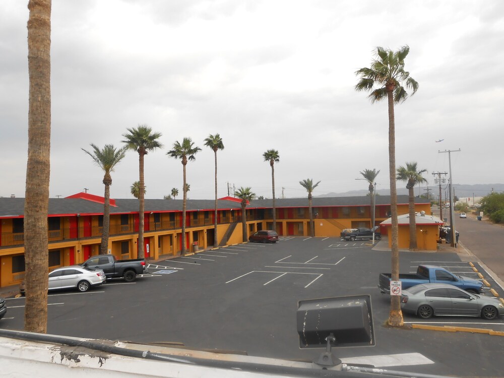 Airport Inn Downtown - photo 15