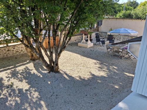 Les Noisetiers De Verinas — hotel in Rochechouart