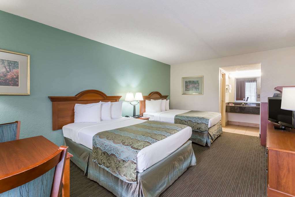 Baymont by Wyndham Sarasota - photo 6