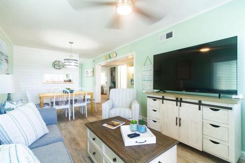 Carolina Beach Haven w Private Balcony - photo 3