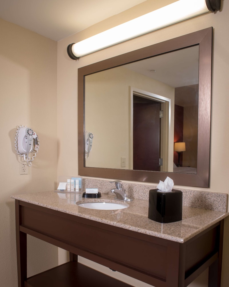 Hampton Inn & Suites Woodstock VA - photo 43
