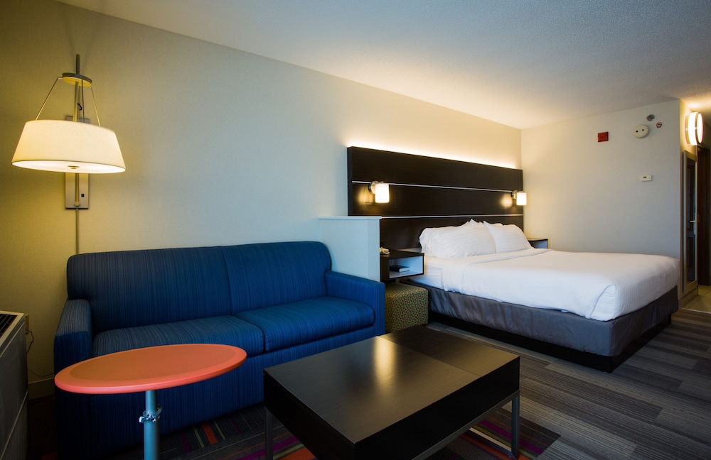 Holiday Inn Express & Suites Reading by IHG - photo 12