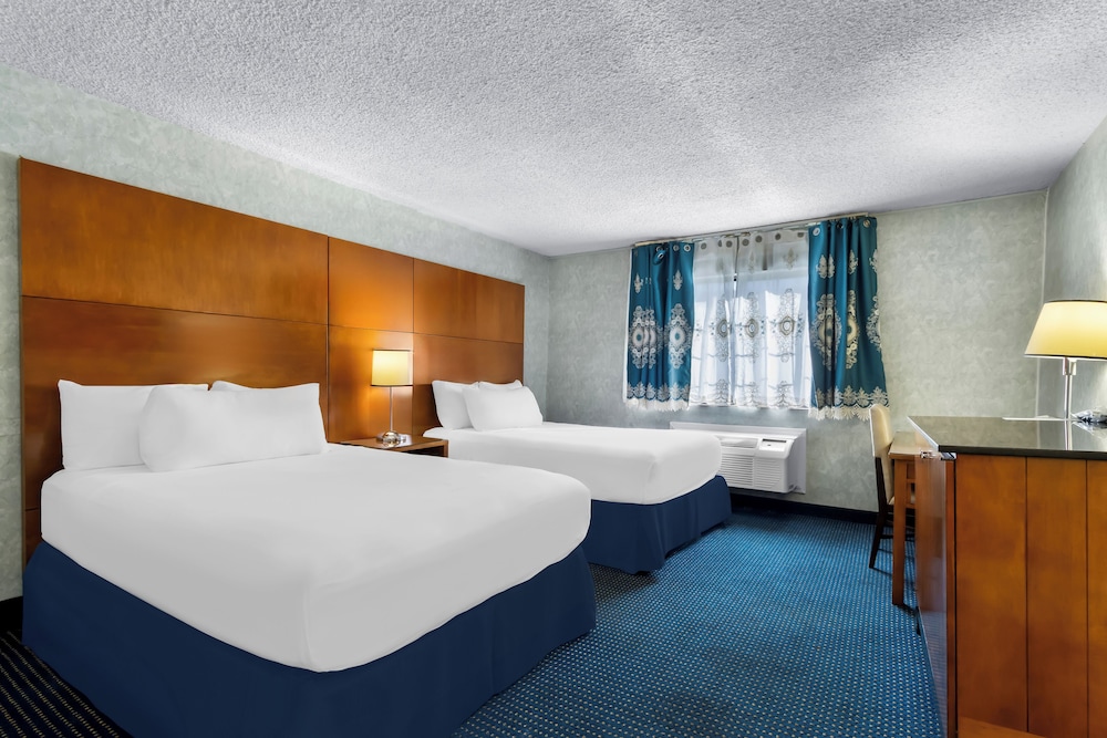 Hiltop Hotel — hotel near Meadows Field