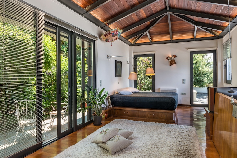 Artistic Pool Private Villa — 4-Star Luxury Hotel in Chania, Greece