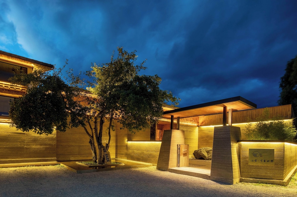 Liz’s heart is in the sky in Shengping, People's Republic of China