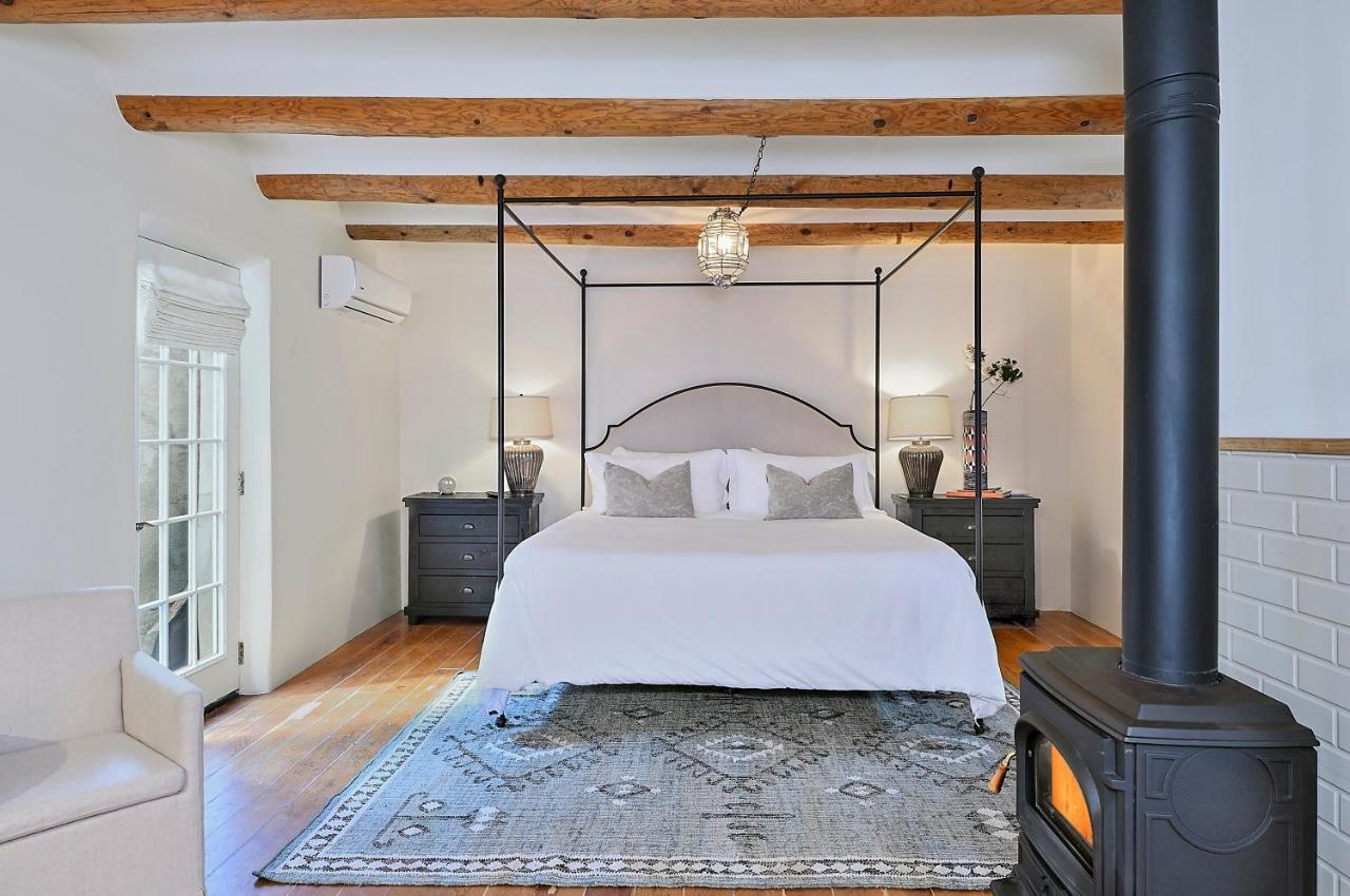 Dos Hermanas Casita 6 Downtown Courtyard Patio in Santa Fe, United States