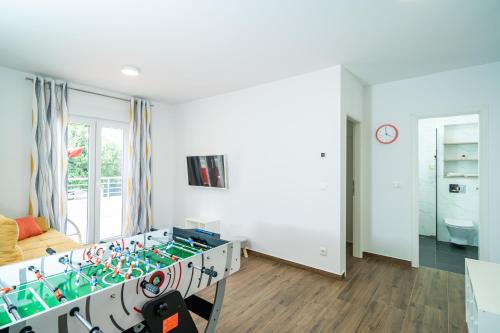Veliki dvoetažni apartman s parkingom