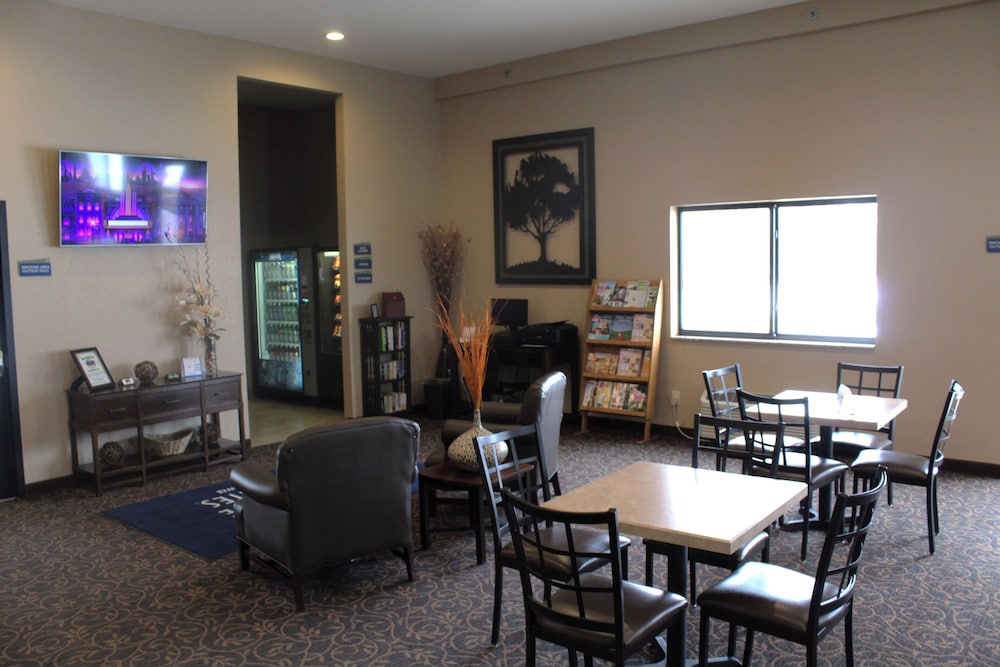 Cobblestone Inn & Suites Denison Oak Ridge - photo 2