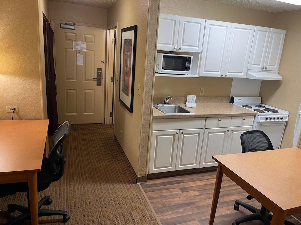 Baymont by Wyndham Bedford Dallas - photo 4