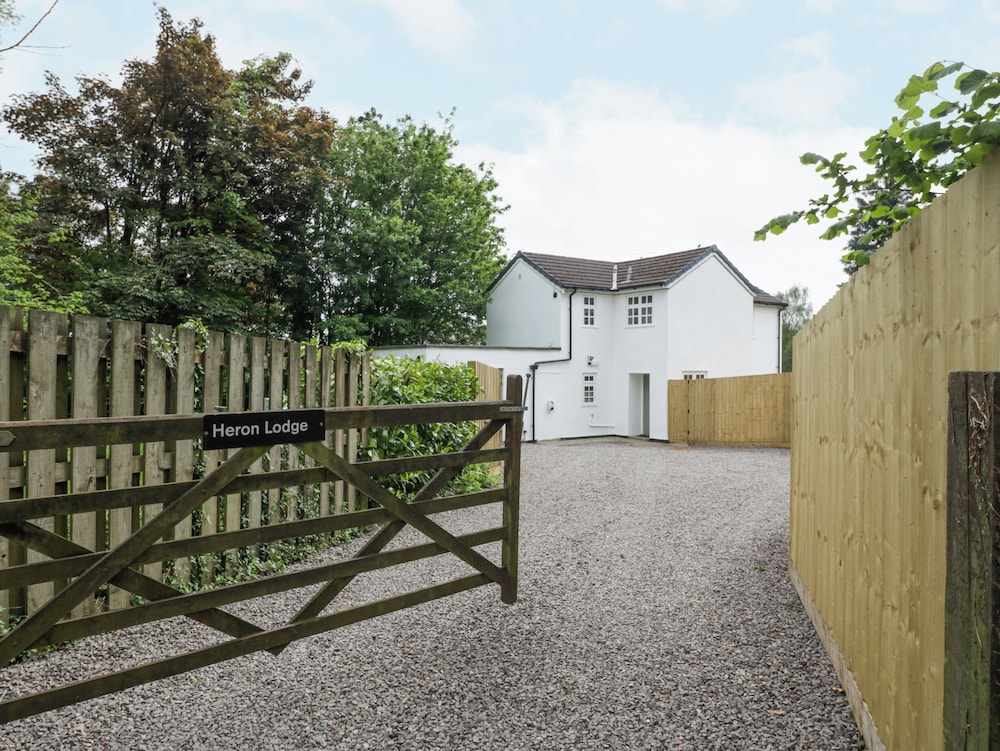 Heron's Lodge — 4-Star Luxury Hotel in Abergavenny, United Kingdom